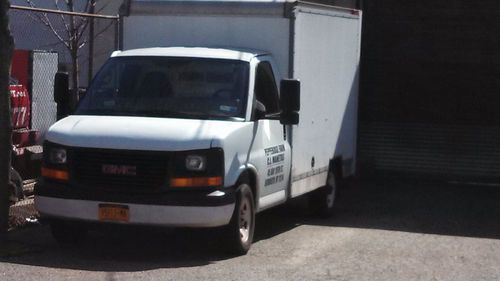 2004 gmc savana 3500 base cutaway van 2-door 6.0l.box truck box van