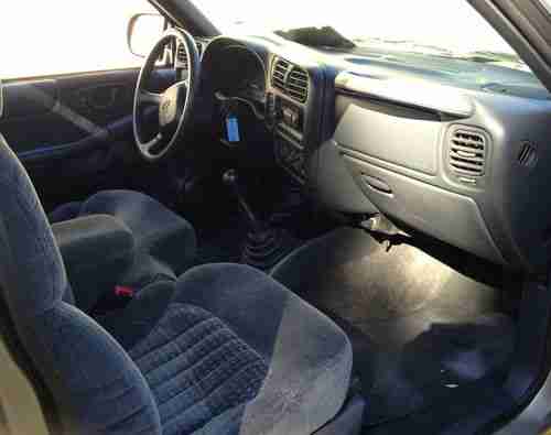 2001 Chevrolet S10 LS Standard Cab Pickup 2-Door 2.2L, US $7,995.00, image 14