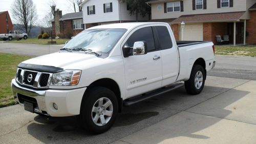 2006 nissan titan le extended cab pickup 4-door 5.6l 4x4 only 31,000 miles