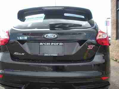 2013 Ford Focus ST; Recaro Seats; Black on Black; Navigation; Hatchback, image 5
