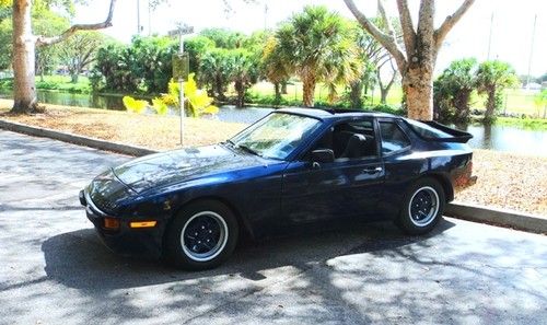 1983 porsche 944 base coupe 2-door 2.5l  3 speed automatic