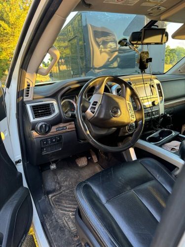 2016 nissan titan sl