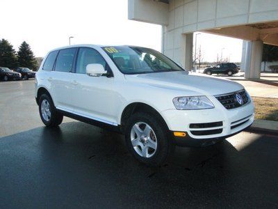 Awd! heated seats, premium sound &amp; moonroof! white/beige! clean!