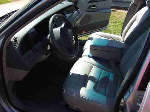 ((-- 2001 Lincoln Town Car Signature Sedan 4-Door 4.6L EXCELLENT CONDITION --)), image 4