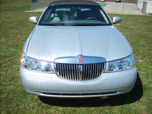 ((-- 2001 Lincoln Town Car Signature Sedan 4-Door 4.6L EXCELLENT CONDITION --)), image 6