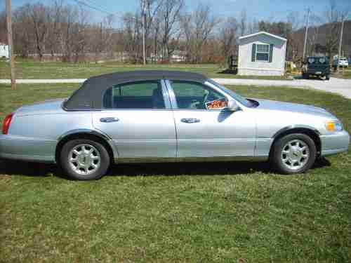 ((-- 2001 Lincoln Town Car Signature Sedan 4-Door 4.6L EXCELLENT CONDITION --)), image 8
