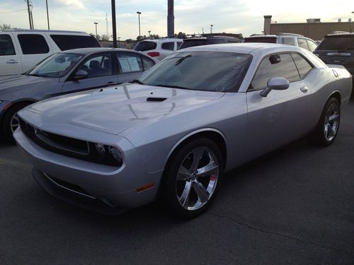 2012 dodge challenger sxt coupe 2-door 3.6l