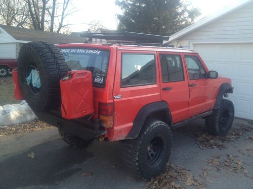 1988 jeep cherokee built, lifted, lockers, roll cage