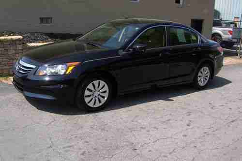 2011 Honda Accord LX Sedan 4-Door 2.4L Only 14K, image 2