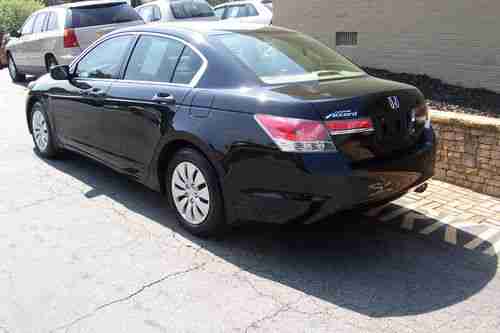 2011 Honda Accord LX Sedan 4-Door 2.4L Only 14K, image 3