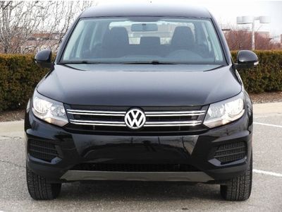 2012 vw tiguan s     9751 miles  !