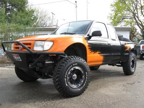 Long travel 4x4 toyota tacoma 1998 ext cab, v6, caged