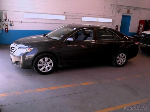 Toyota camry 2011 - 6-cylinder gas - cloth interior - hard top - 3.5l - 86k mile