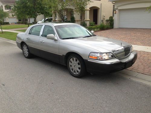 2005 lincoln town car limited
