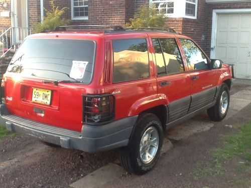 L@@k 1996 jeep grand cherokee laredo runs immaculate needs nothing new tires!!!!