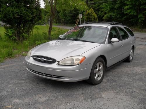 2002 ford taurus se wagon, clean car fax , third row seat, 8 seater. runs great