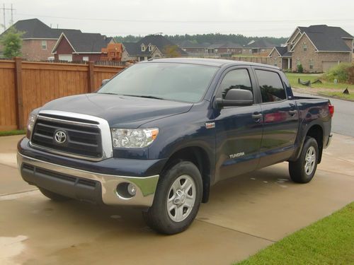 2011 toyota tundra crewmax 4wd w/ warranty - leather / excellent condition
