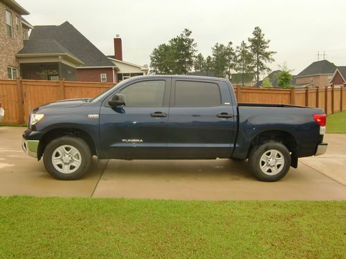 2011 Toyota Tundra CrewMax 4WD w/ Warranty - Leather / Excellent Condition, US $32,950.00, image 2