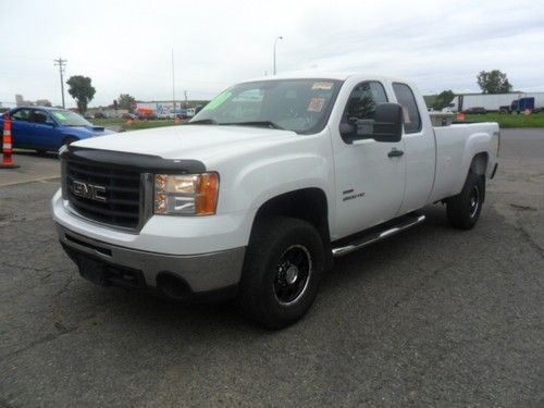 Extended cab 4dr, 4x4, 6.6 duramax turbo diesel, allison transmission, very nice