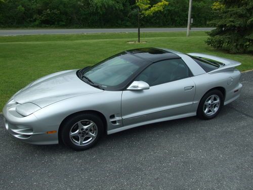 Removable hatch roof, 2 owner, corsa exhaust, bright silver metallic, leather