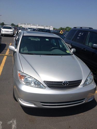 Toyota   camry  xle  2002.