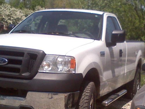 2005 ford f-150 xlt standard cab pickup 2-door 5.4l