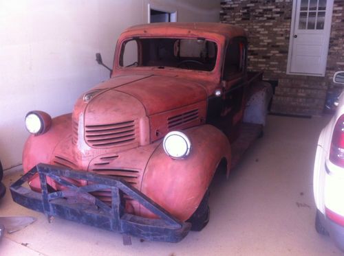 Rare 1942 dodge truck  used as a wrecker   vin plate is on passenger door!!!