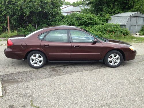 2001 Ford Taurus SE 2-Valve Sedan 4-Door 3.0L (W6201208), image 3