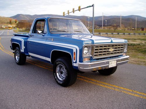 1976 scottsdale k-10.. 4x4.. 33k actual miles. original documentation. 350 v8