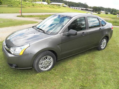 2009 ford focus se *rebuilt title* 5,600 miles