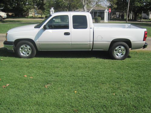 2004 silverado 1500 2wd ext cab 4 door