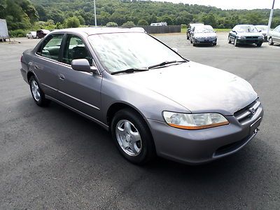NO RESERVE 2000 HONDA ACCORD EX REAL CLEAN DRIVES GREAT, image 2