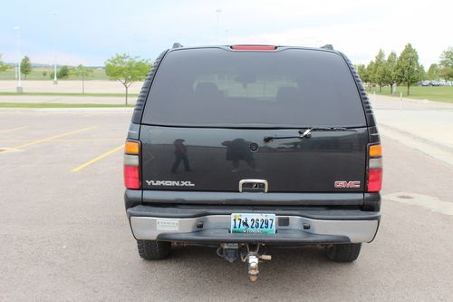 2004 GMC Yukon XL 4WD, image 3