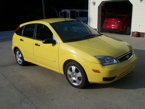 2005 ford focus zx5 yellow only 60k miles