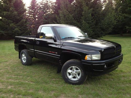 1997 dodge ram 1500 regular cab short box, 4x4, minimal rust, black truck pickup