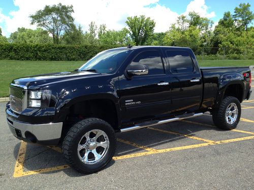 Beautiful black 2010 gmc sierra 2500hd, black, lifted. 36,400 miles.