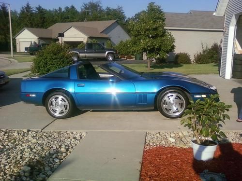 1990 chevrolet corvette base hatchback 2-door 5.7l