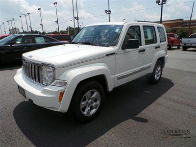 white Sport SUV 3.7L automatic A/C ABS low miles clean car fax new tires MP3, image 4