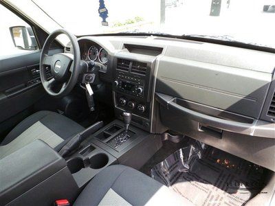 white Sport SUV 3.7L automatic A/C ABS low miles clean car fax new tires MP3, image 5