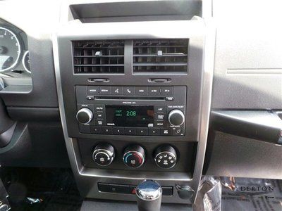 white Sport SUV 3.7L automatic A/C ABS low miles clean car fax new tires MP3, image 7