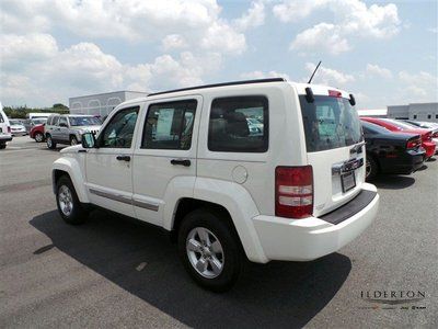 white Sport SUV 3.7L automatic A/C ABS low miles clean car fax new tires MP3, image 13