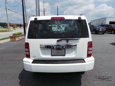 white Sport SUV 3.7L automatic A/C ABS low miles clean car fax new tires MP3, image 14