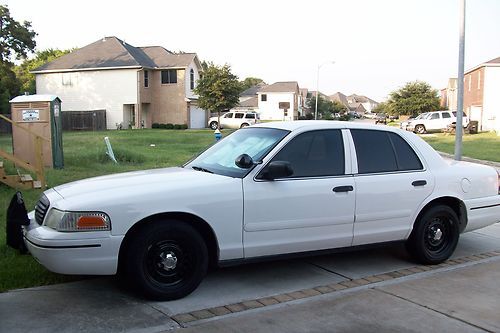 Police interceptor crown victoria 2000