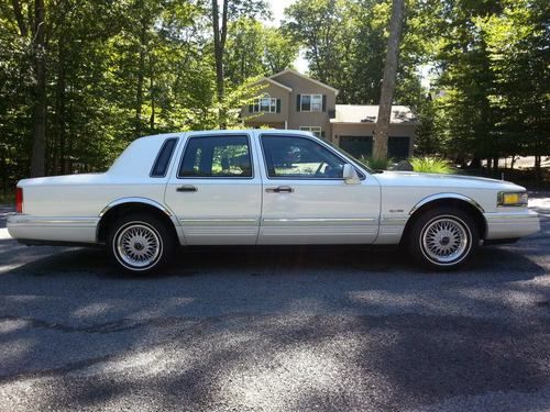 1997 lincoln town car signature sedan 4-door 4.6l