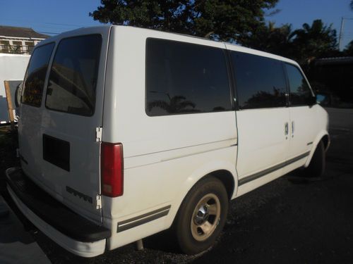 1997 gmc safari van 8 passenger w/extended cab, white, new tires, fuel pump/tank