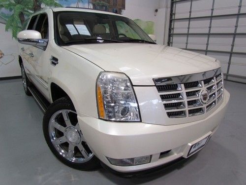 2008 cadillac escalade,diamond white,57k only,navi,dvd,roof,loaded !