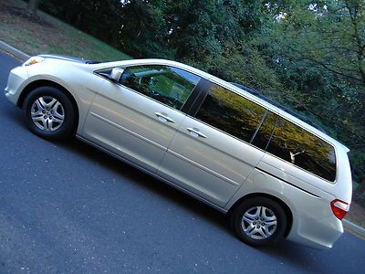 Leather navigation dvd dual sliding doors back up camera 8 passengers runs good