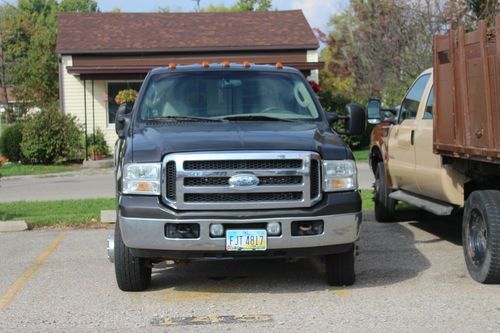 Ford 2005 f350 drw sd lariat- work truck- takes red pop -dually diesel