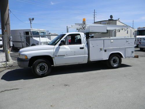 Utility 3/4 ton 5.9 v8 gas not cummins regular cab box ladder rack automatic car