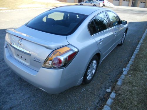 2011 Nissan Altima S Sedan 4-Door 2.5L SPECIAL EDITION - CVT Trans, image 2